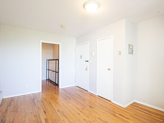 3rd image of 1067 Lafayette Ave APT 4D