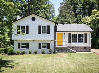 450 Fairgreen Dr, Charlotte, NC 28217