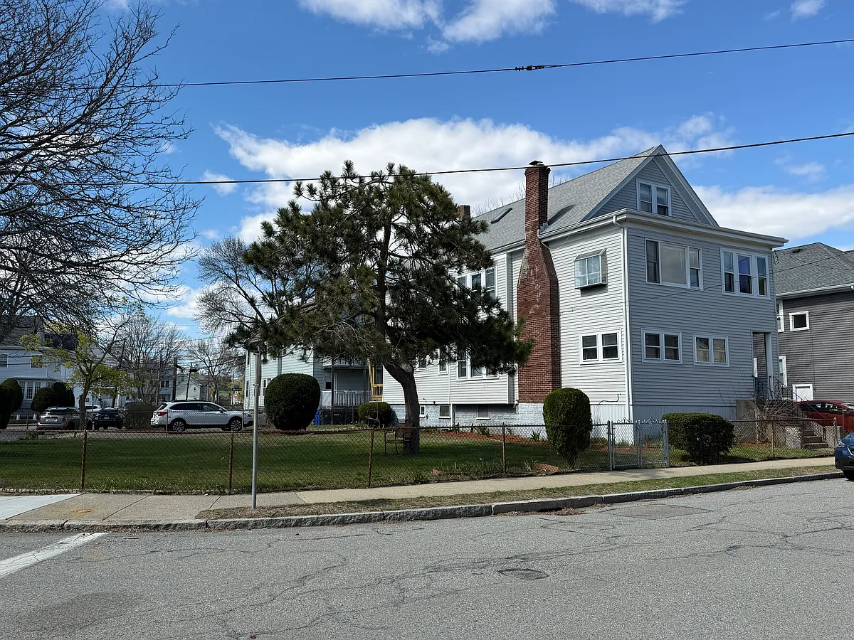 Building Photo - 75 Varnum St #75