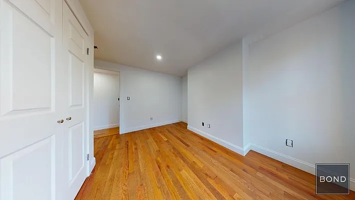 Rented by Bond New York | media 30