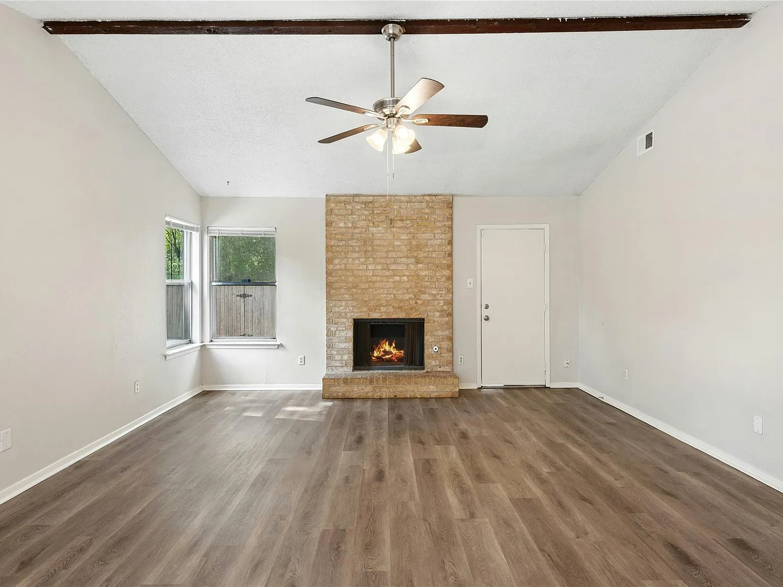 3 bed, 2.0 bath, 1598 sqft, $1,895 — Photo 4