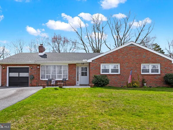 5141 Lake Dr, Harrisburg, PA 17112