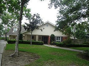 3rd image of 200 Southwood Cir