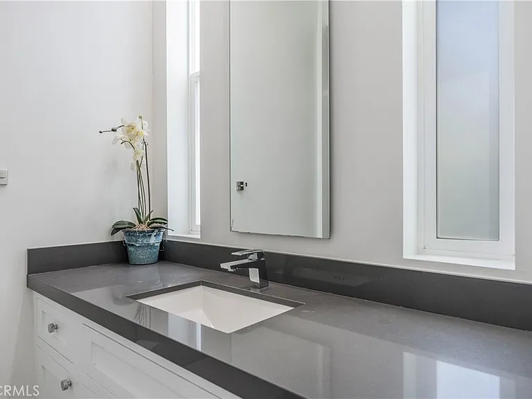 4435 Camellia — Photo 39