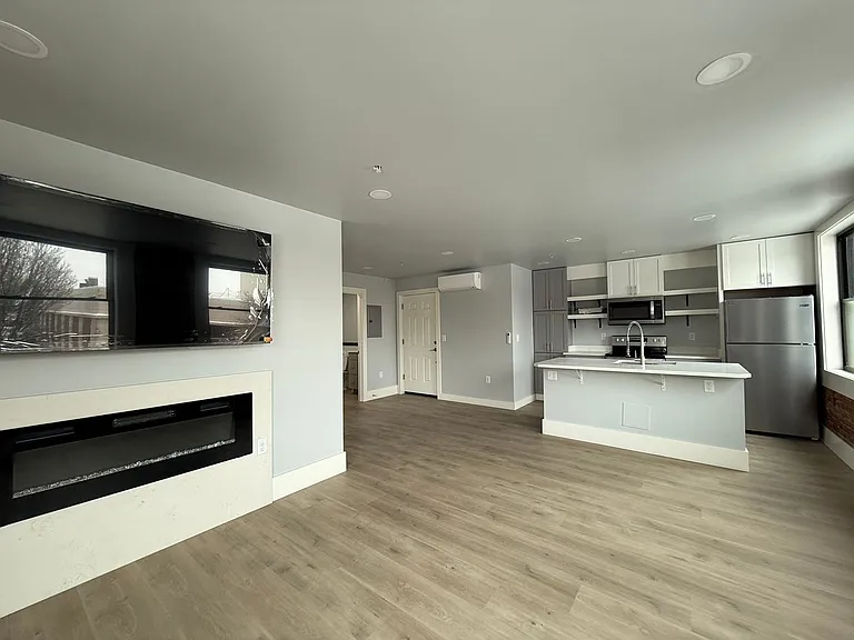 19 SW Dorion Ave — Photo 8