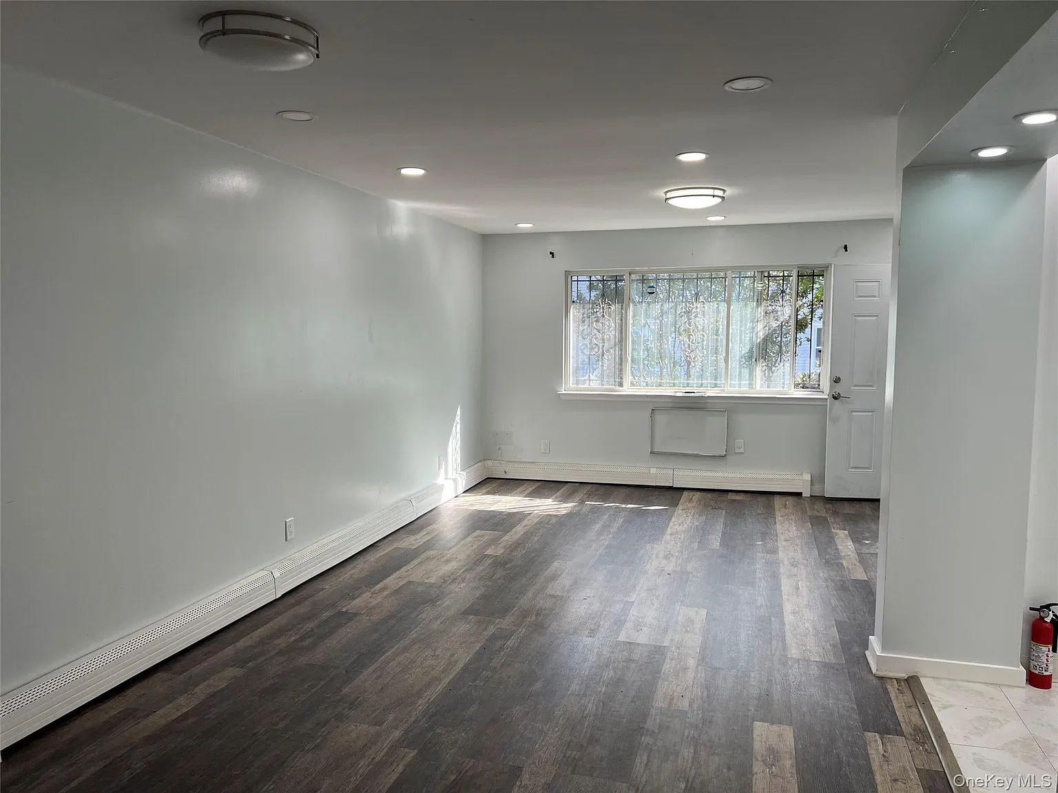 3 bed, 1.0 bath, 1978 sqft, $3,300 — Photo 2