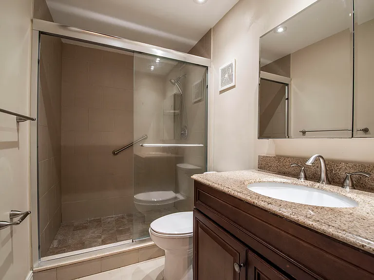 15108 Ashland Dr #215 — Photo 11