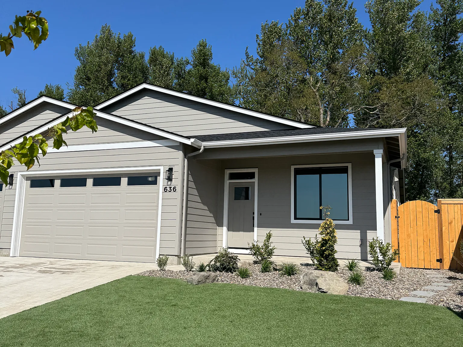 656 Parker Loop — Photo 2