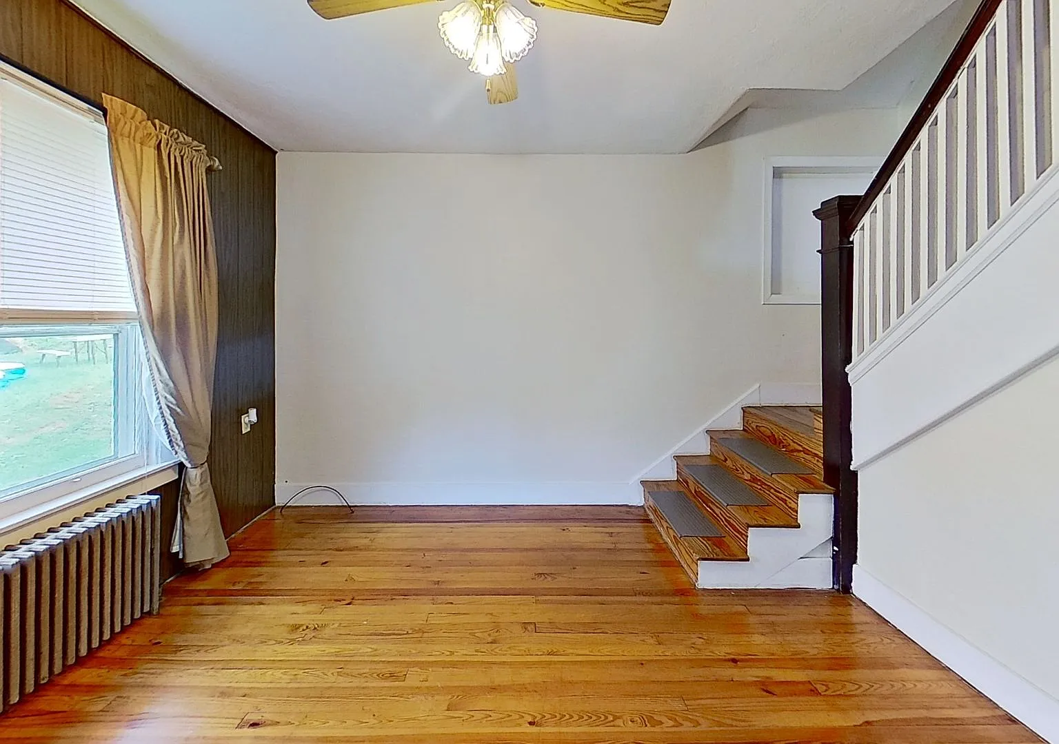 2 Bedroom Home with Off Street Parking — Photo 4