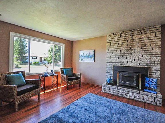 2nd image of 6624 N Lynnwood St