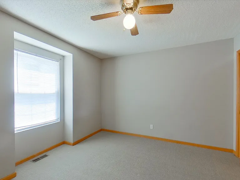 438 Butterfield Rd — Photo 6