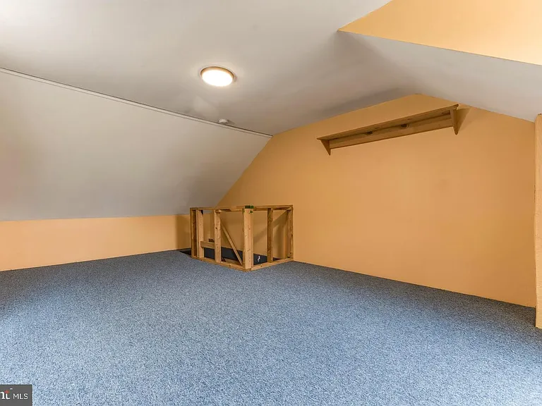 466 Logan Ave — Photo 18