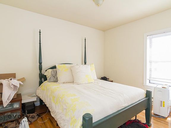 5th image of 622 W Cornelia Ave #6285S3