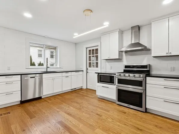 15 Strong St #15, Newburyport, MA 01950