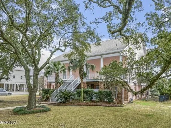 248 Lovers Ln, Ocean Springs, MS 39564