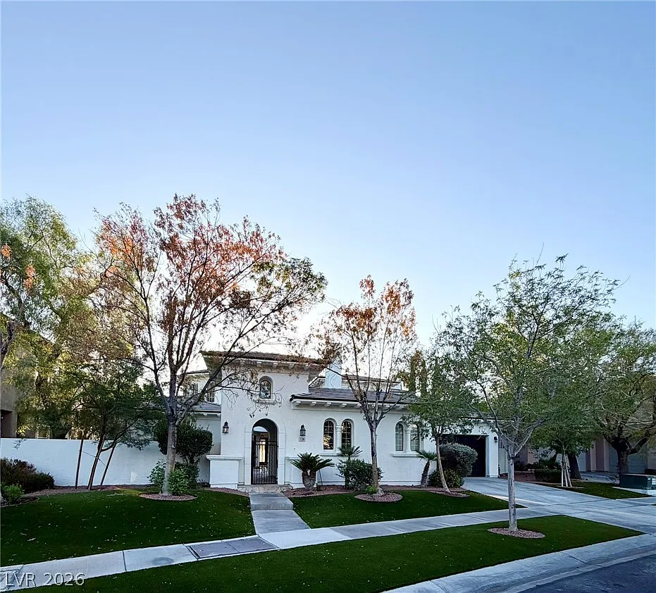 3 bed, 3.5 bath, 4586 sqft, $8,000 — Photo 2