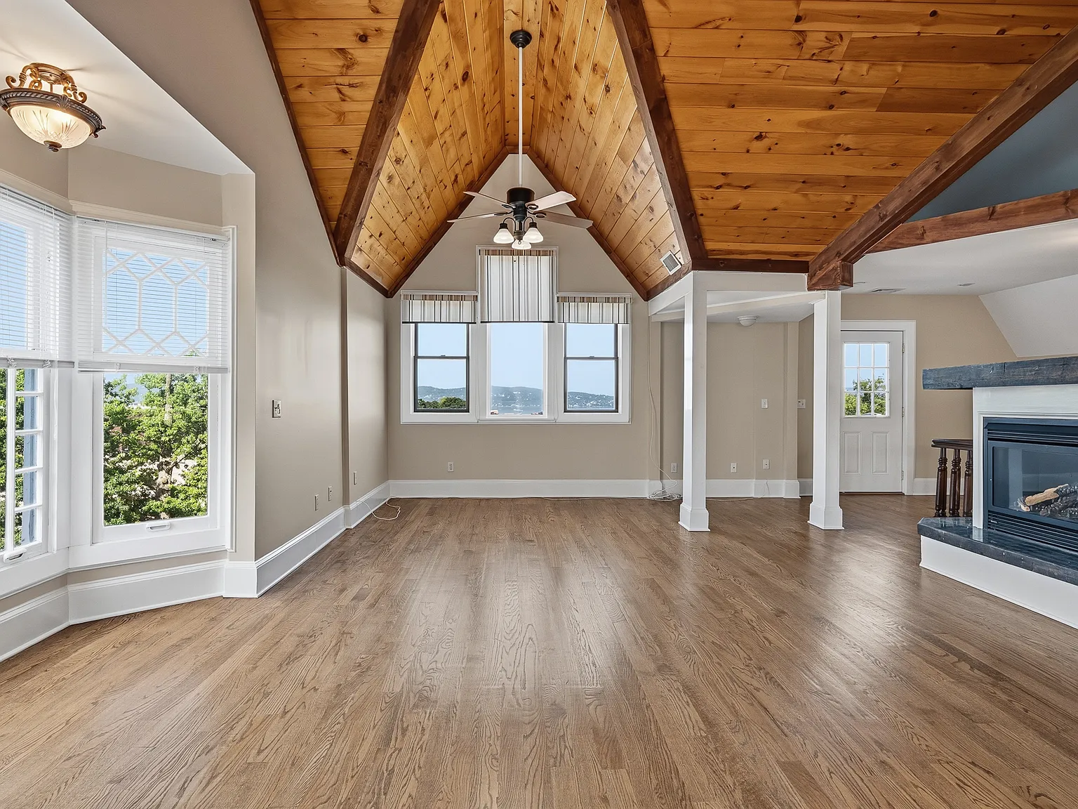 2 bed, 1400 sqft, $4,600 — Photo 4