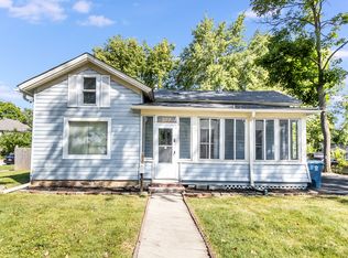 377 Cedar St, Aurora, IL 60506