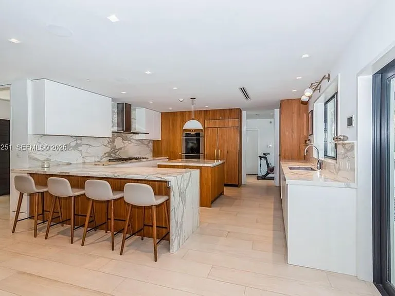 1035 Catalonia Ave — Photo 10