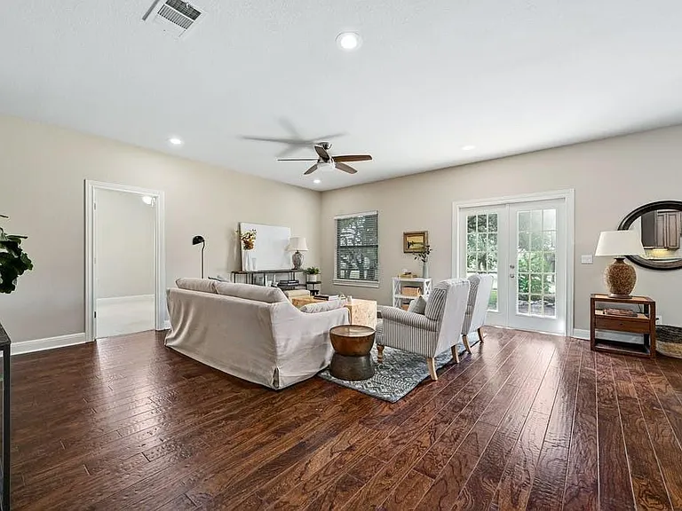 200 Oak Hollow Ln — Photo 15