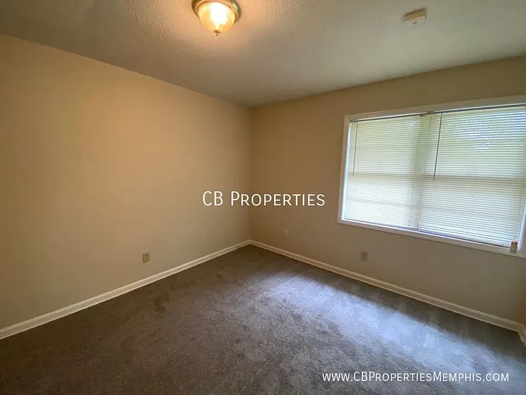 1491 E Holmes Rd — Photo 6