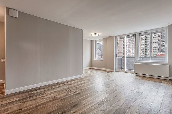 1st image of 560 W 43rd St APT 31D