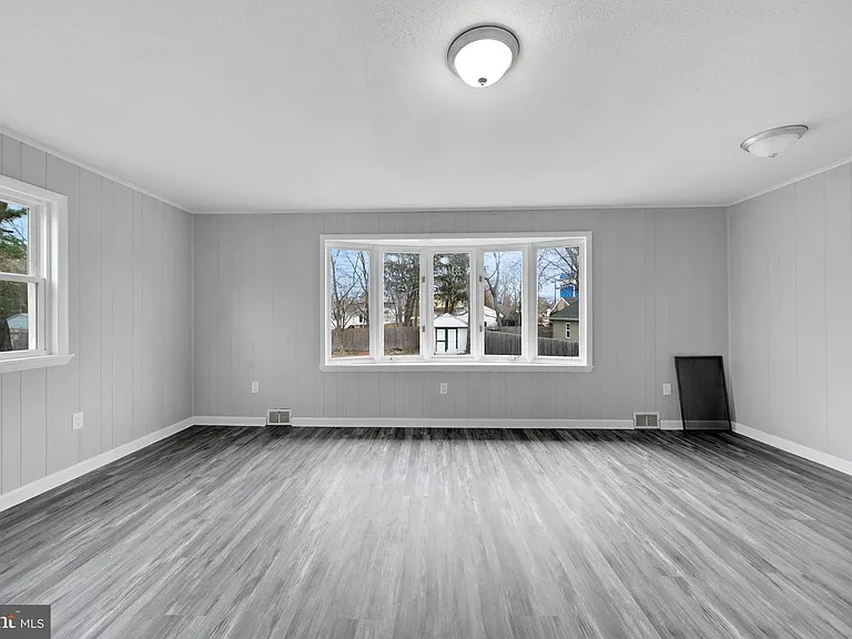 19 McClellan Ave — Photo 13