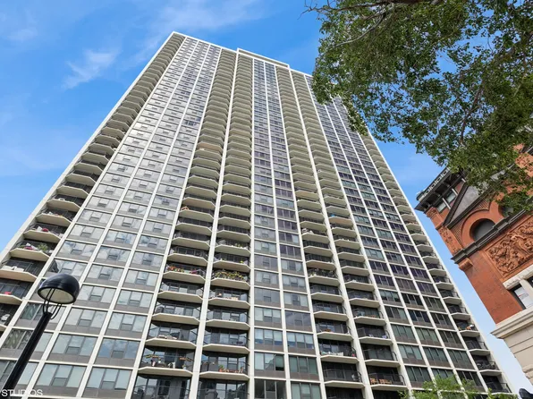 1560 N Sandburg Ter APT 2105, Chicago, IL 60610