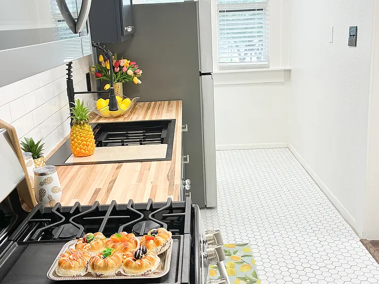 416 E Dewey Pl #6 — Photo 3
