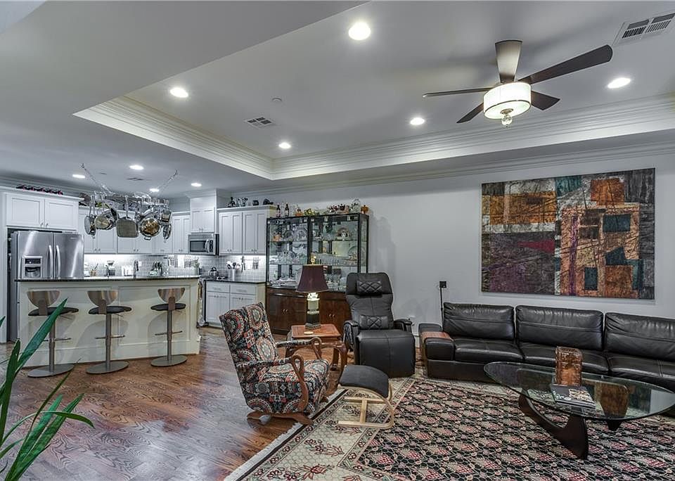1st image of 117 N Geary Cir