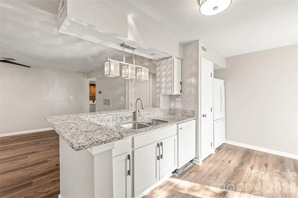 2 bed, 1100 sqft, $1,600 — Photo 4