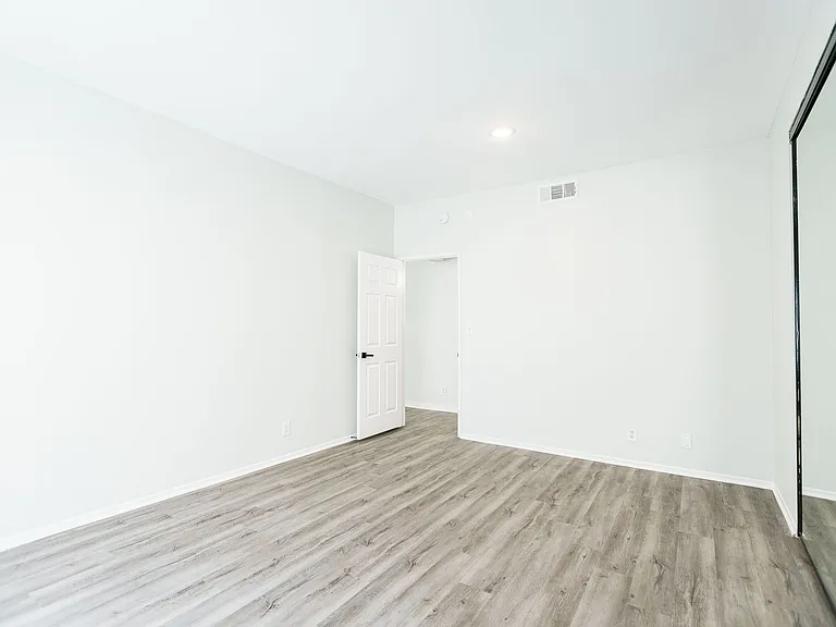 1620 South Bentley Ave — Photo 56