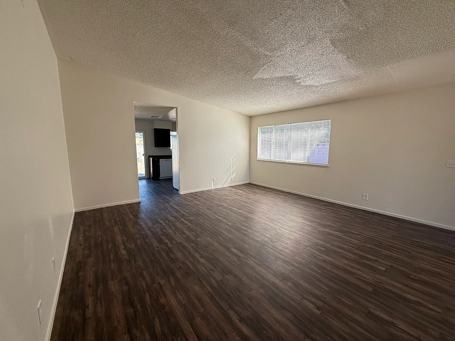 3 bed, 1164 sqft, $2,000 — Photo 4