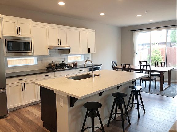 Kitchen & dining space