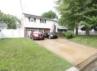 253 Roosevelt St, Teaneck, NJ 07666