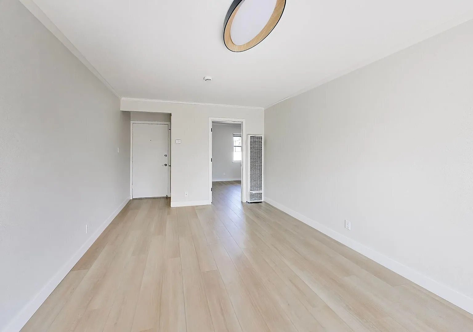 Newly Renovated 1 Bedroom Apartment ~ Downtown Burlingame — Photo 3