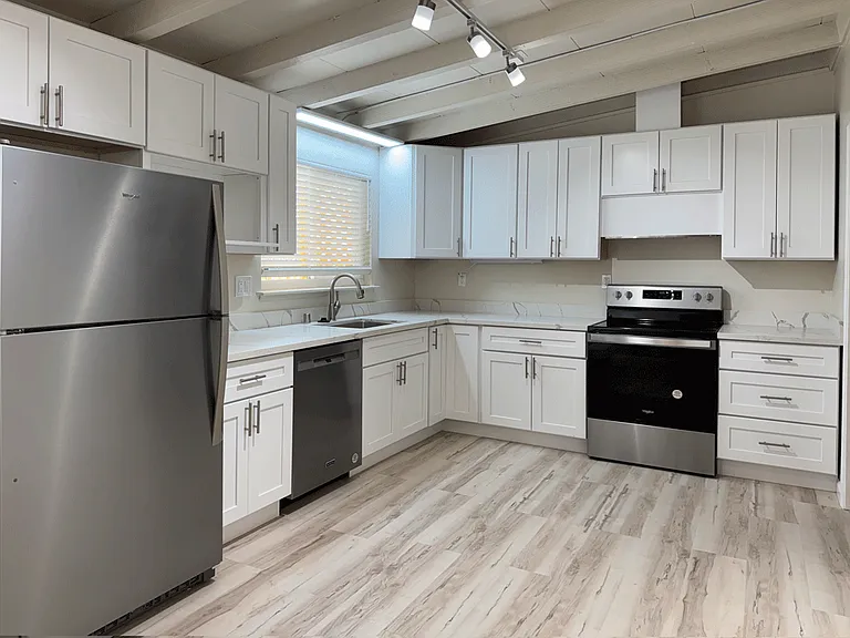 1106 Myrtle Dr — Photo 3
