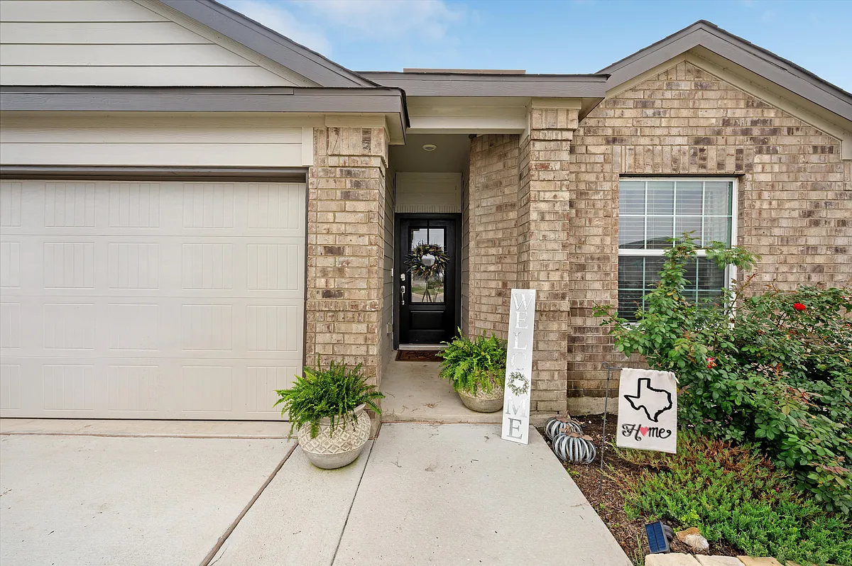 Building Photo - 2802 Calandra Lark