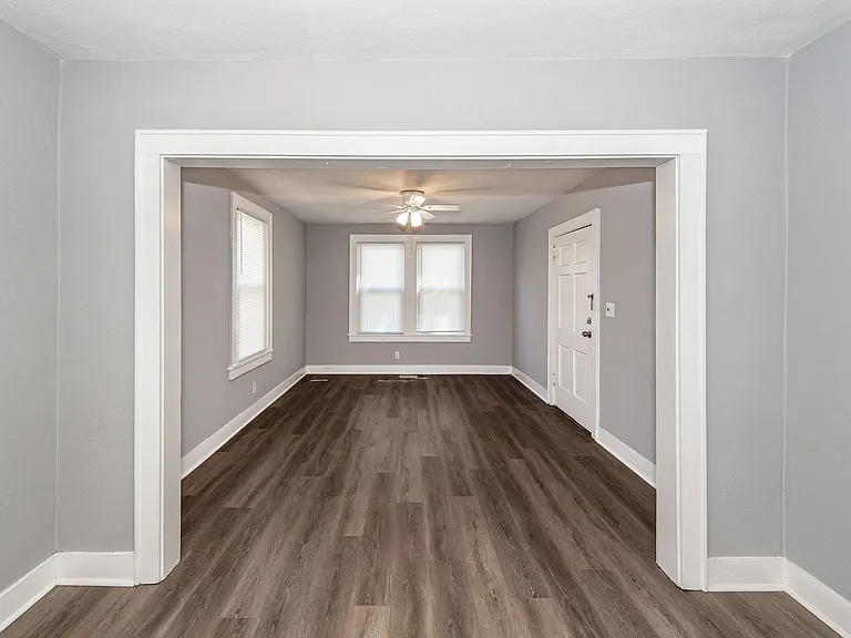 2620 Woodlawn Ave — Photo 10