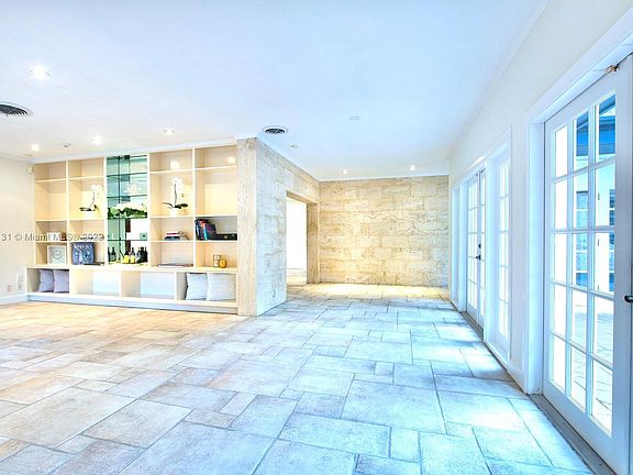 2nd image of 171 Edgewater Dr #171