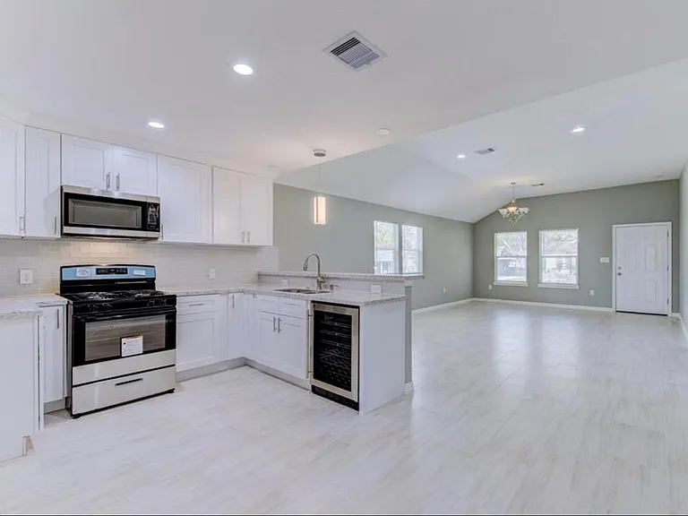 5824 Glen Lee Dr — Photo 6
