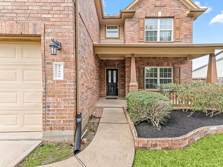 21426 Venture Park Dr — Photo 2