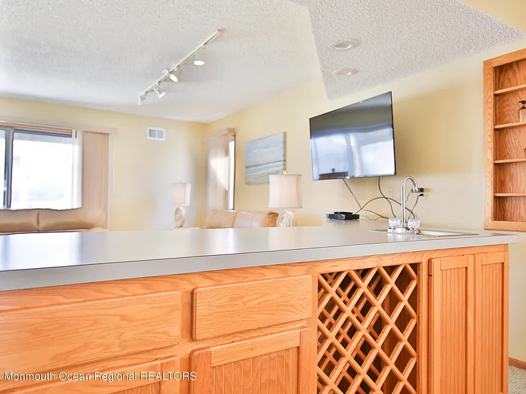 21 Brown Ave — Photo 15
