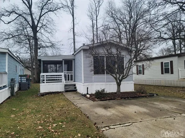 6 Burns Rd, North Brunswick, NJ 08902