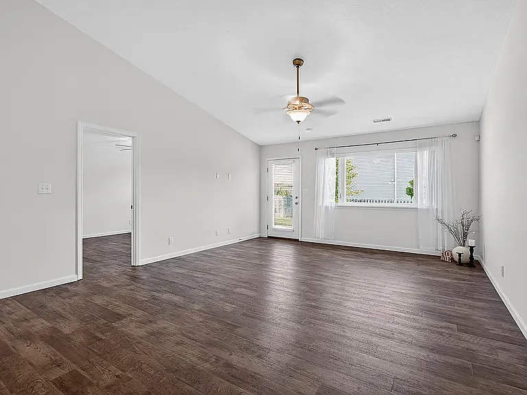 3272 Maitland Dr — Photo 14
