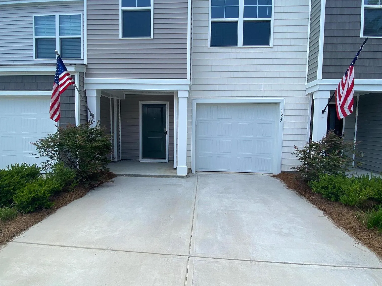 3 bed, 2.5 bath, 1584 sqft, $2,150 — Photo 2