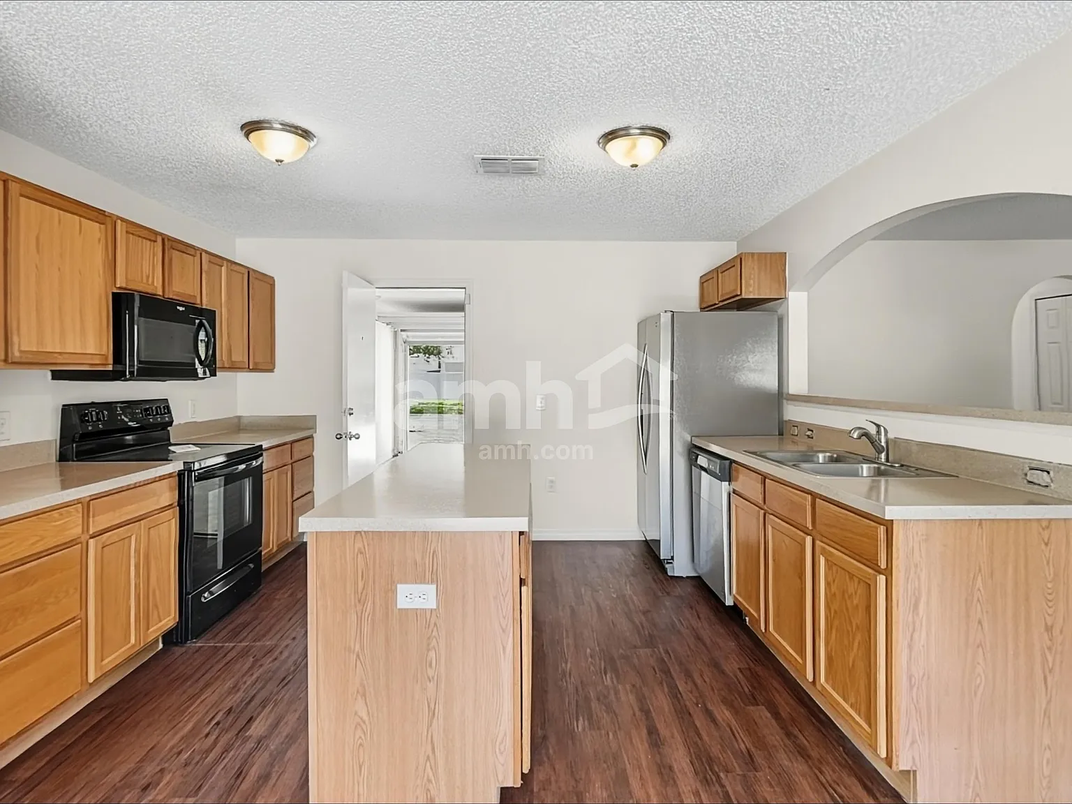 4 bed, 2.5 bath, 1944 sqft, $2,450 — Photo 4