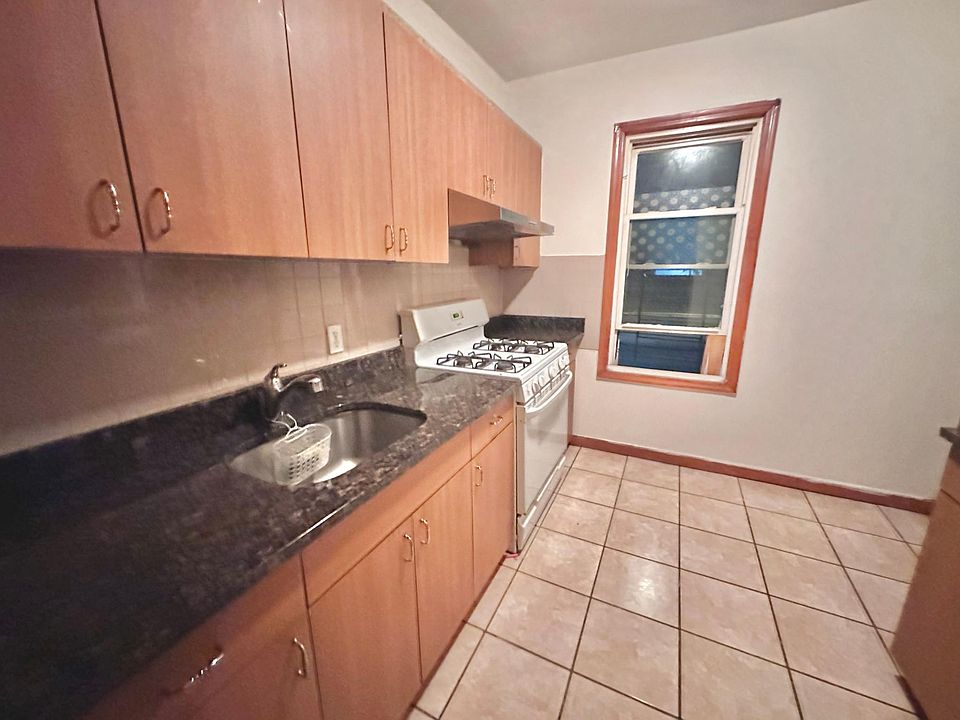 1st image of 9416 130th St Unit 2