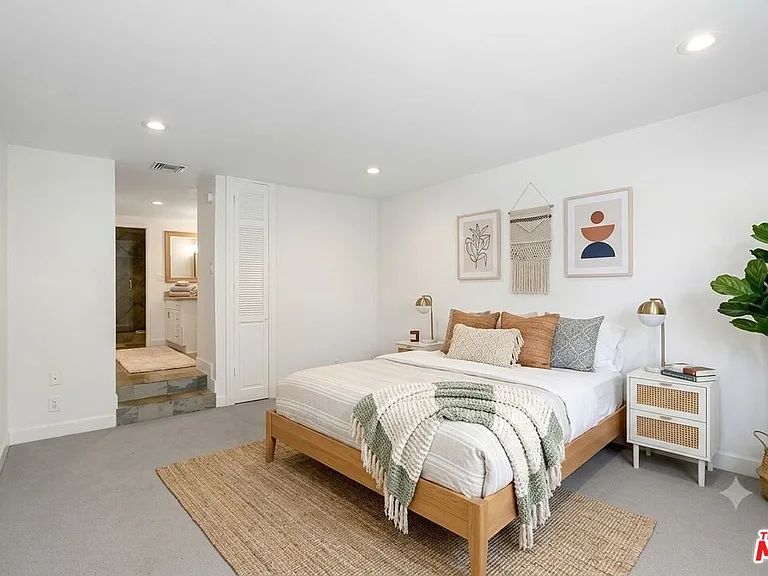 11706 Montana Ave #104 — Photo 24