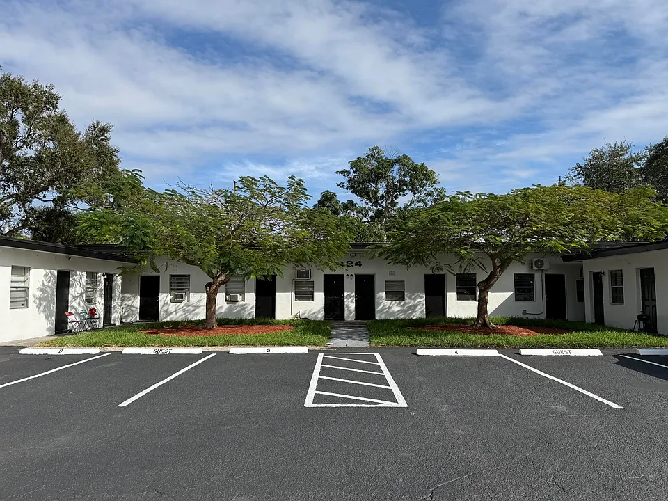 424 NW 15th Ter
